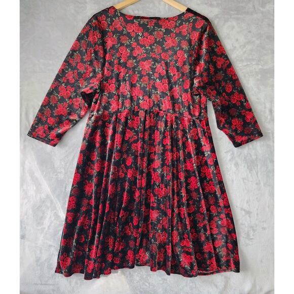 Torrid Velvet Dress Womens Size 2X Black Red Rose Print Soft Stretch Fit Flare - Picture 4 of 9